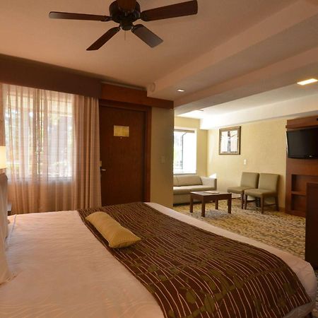 Best Western The Inn & Suites Pacific Grove Ngoại thất bức ảnh